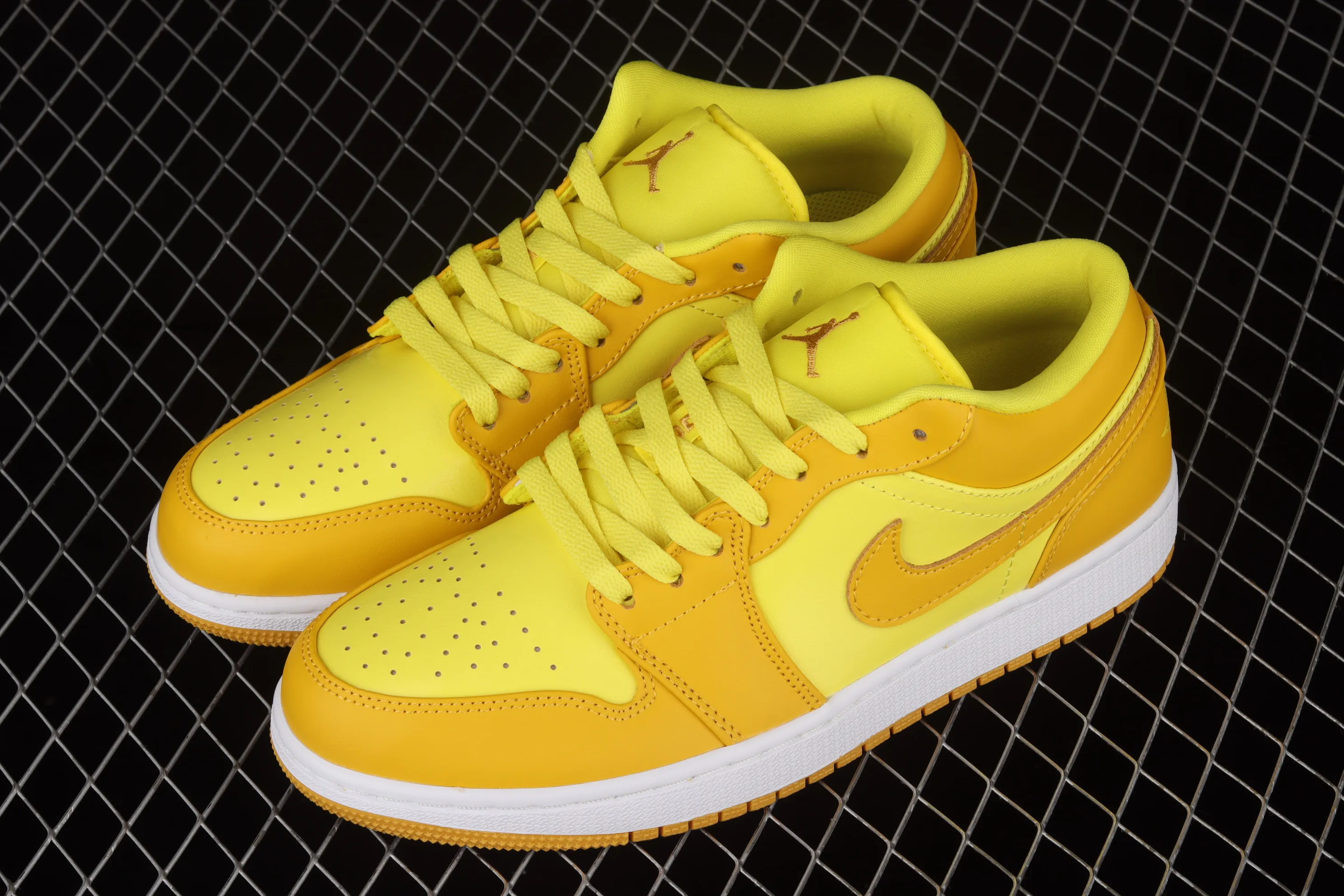 All categories Air Jordan Jordan series basketball shoes Air Jordan 1 Low Air Jordan 1 Low AJ1 Joe 1 lemon yellow low-top cultural and leisure sports sneakers DN6998-700